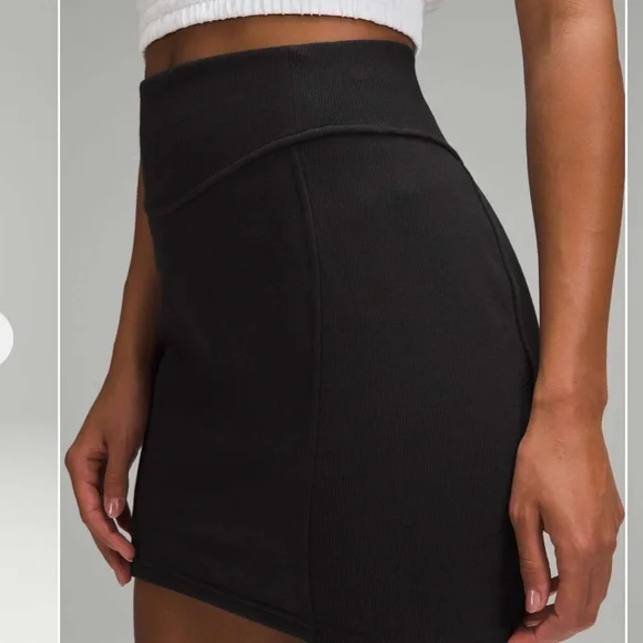 Lululemon Scuba High-Rise Mini Skirt  size Small - Picture 2 of 7
